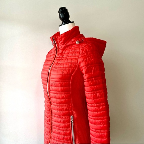 Packable Lightweight Puffer Jacket | Montreal Boutique - Picture 4 of 10